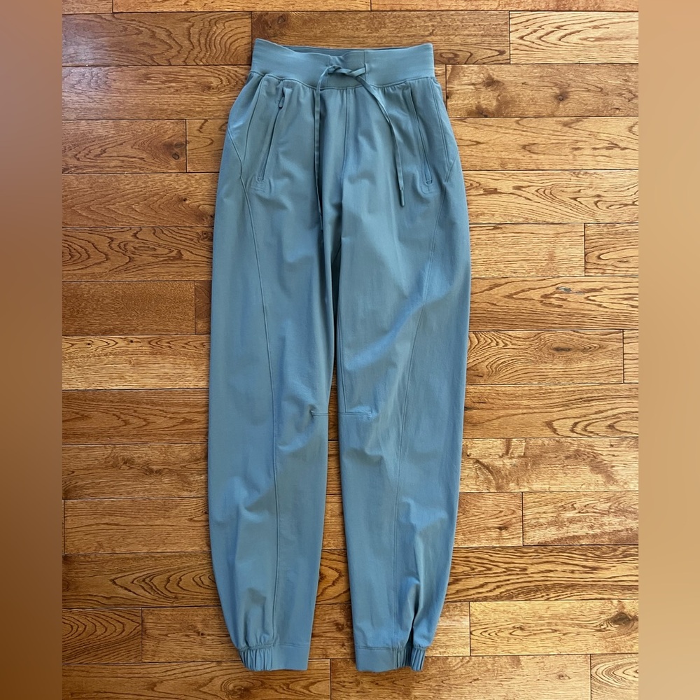 Lululemon size 0 License to Train High-rise pants